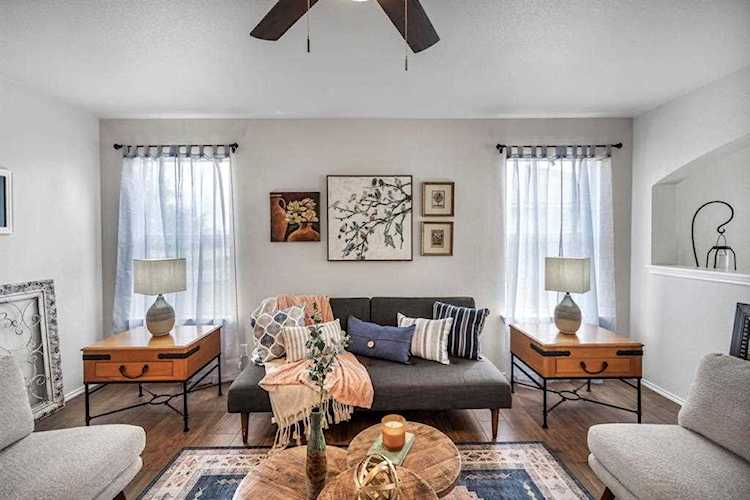 102 Lightfoot CT Hutto, TX 78634