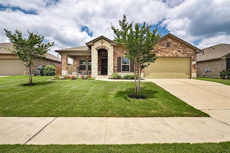 114 Headwaters DR Bastrop, TX 78602