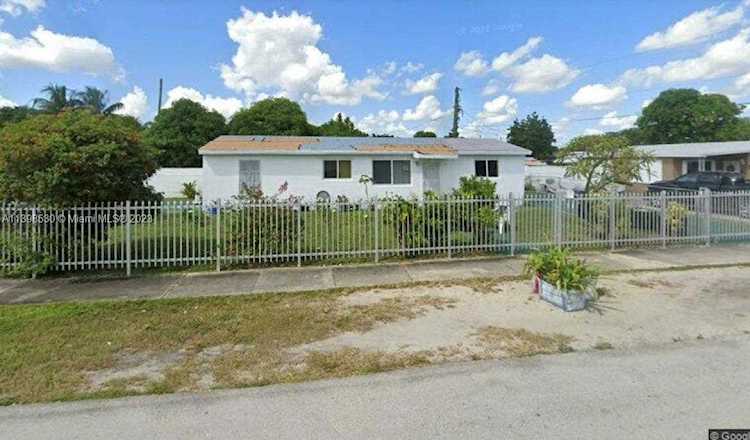 18740 NW 44th Ave Miami Gardens, FL 33055 | MLS A11398530 Photo 1