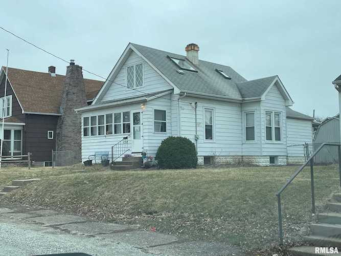 2922 11th Avenue B Moline, IL 61265 | MLS QC4241392 Photo 1