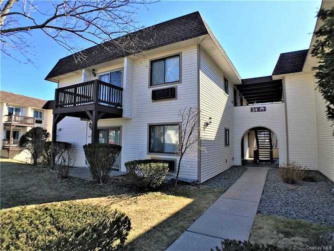 24 Village Park Dr #2E Fishkill, NY 12524