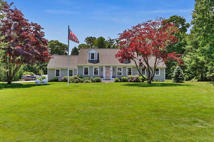 219 Wianno Avenue Osterville, MA 02655 | MLS 22302266 Photo 1