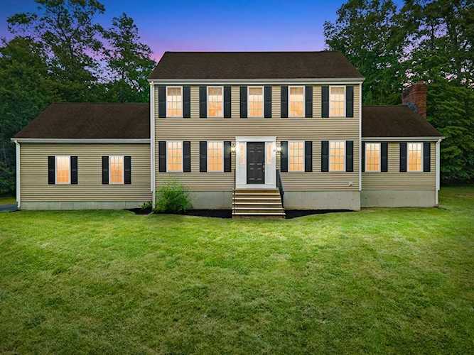 30 Chocolog Rd Uxbridge, MA 01569 | MLS 73120764 Photo 1
