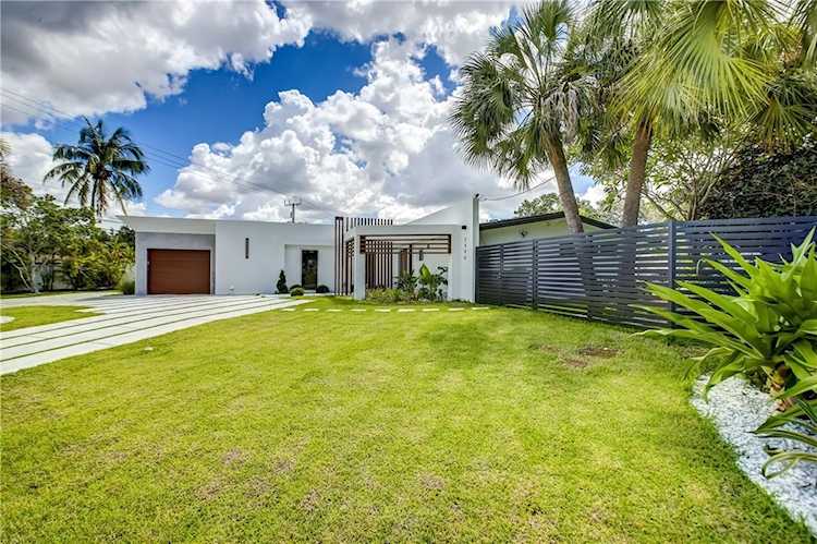 2406 Nassau Ln Fort Lauderdale, FL 33312