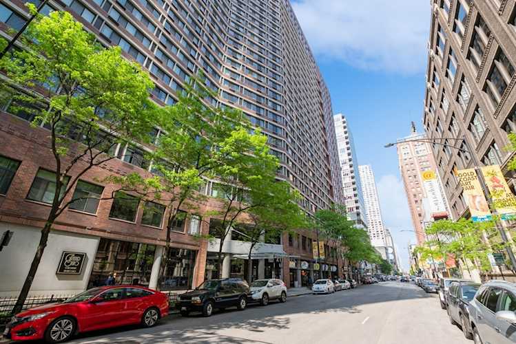 211 E Ohio St #2101 Chicago, IL 60611 | MLS 11800784 Photo 1