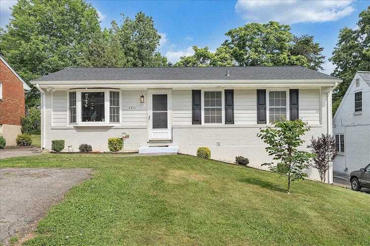 3811 Antietam Roanoke, VA 24018