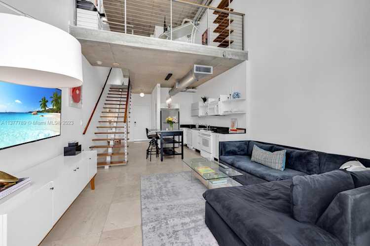690 SW 1st Ct #2511 Miami, FL 33130