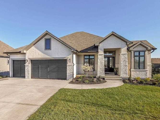 2908 NE 102nd St Kansas City, MO 64155
