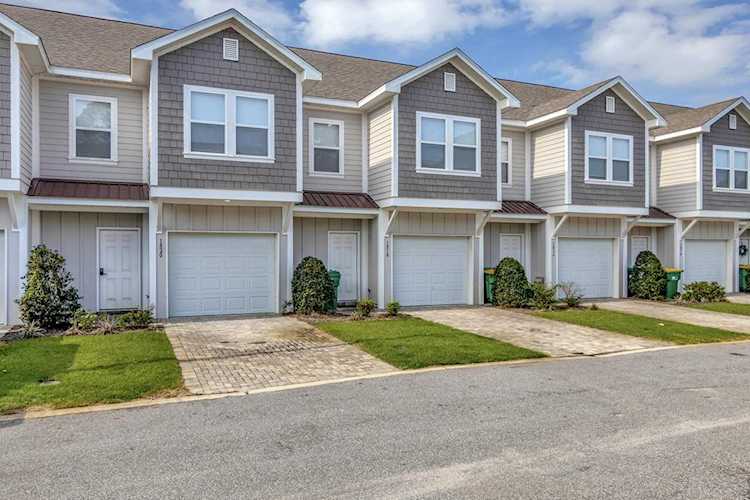 1820 Stable Ln #11 Fort Walton Beach FL 32547 924683 Stable Lanes home for sale Is this your new home? Come take a look! This charming 3-bedroom, 2.5-bathroom townhome located... Photo 1