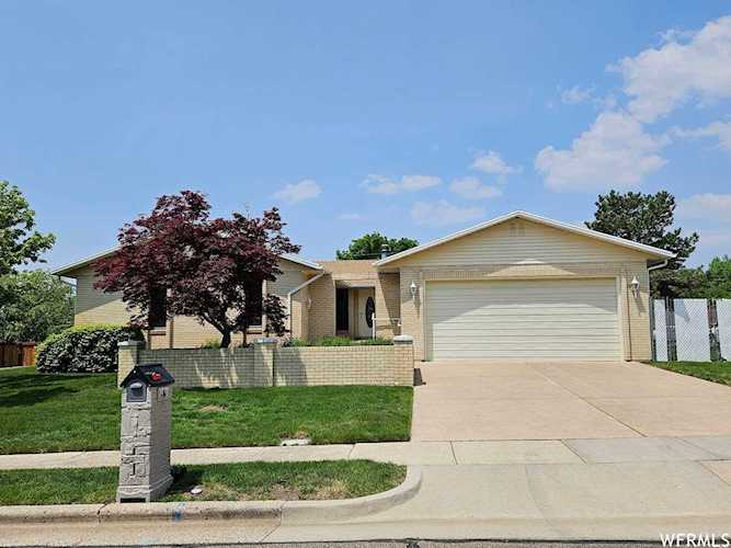 186 Oakridge Dr Farmington, UT 84025