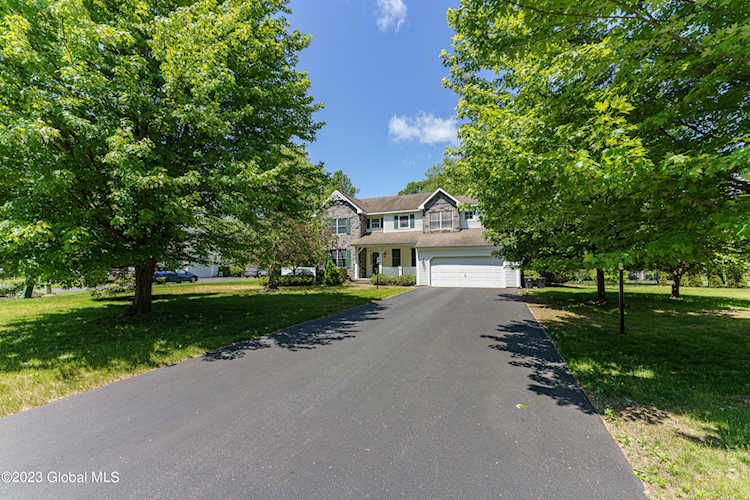 12 Patriot Circle Clifton Park, NY 12065