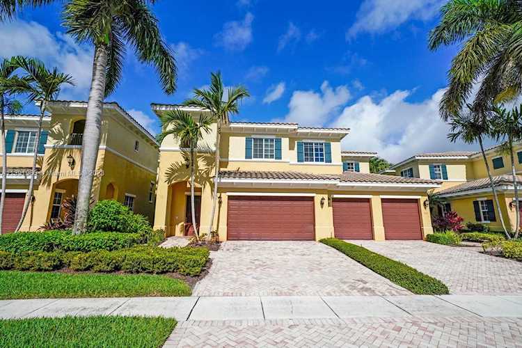 331 Chambord Ter #28 Palm Beach Gardens, FL 33410