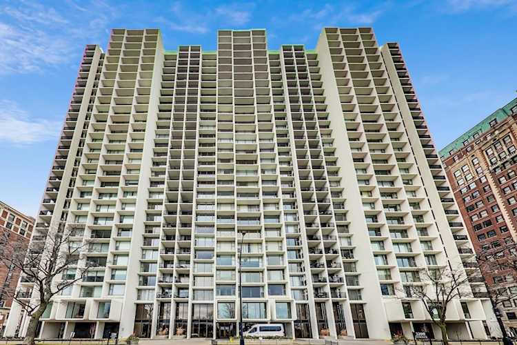 3200 N Lake Shore Dr #2504 Chicago, IL 60657 | MLS 11799677 Photo 1