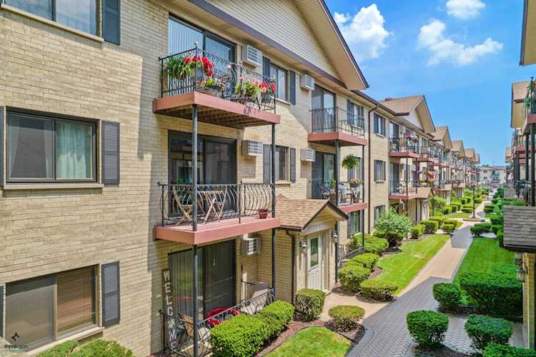 5159 N East River Rd #102 Chicago, IL 60656 | MLS 11801635 Photo 1