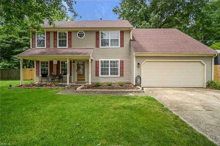 813 Blackthorne Dr Chesapeake, VA 23322 | MLS 10489726 Photo 1