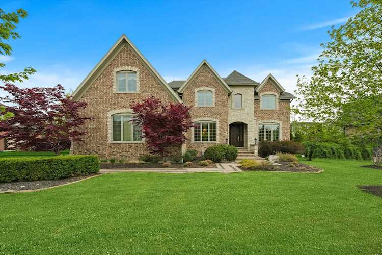 PHOTOS & DETAILS: 9210 Forest Edge Dr, Burr Ridge, IL 60527 For Sale - MLS #11801648 - Photos, Virtual Tour, School Info - Real Estate Listing Info Photo 1