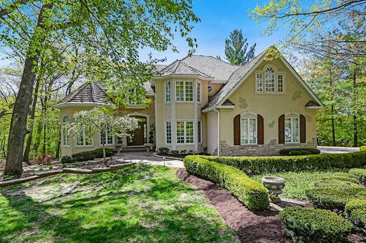 PHOTOS & DETAILS: 9301 Falling Waters Dr, Burr Ridge, IL 60527 For Sale - MLS #11801652 - Photos, Virtual Tour, School Info - Real Estate Listing Info Photo 1