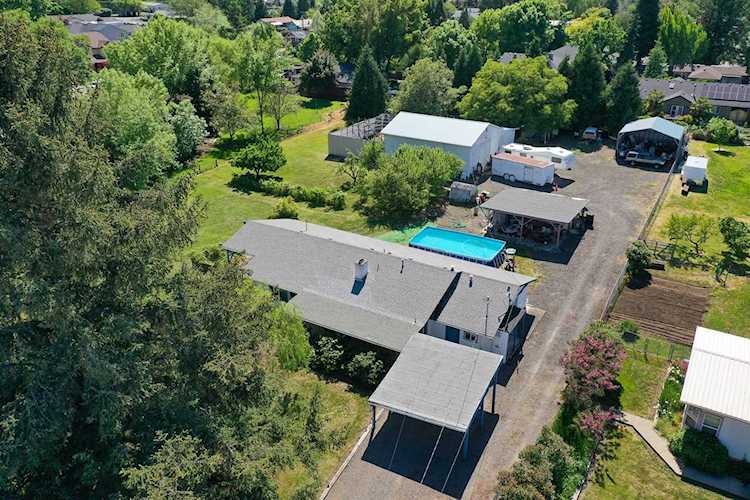 View 2438 Sunnyview Ln with HD Pictures, Virtual Tours & Aerial Maps | MLS #220164390 Photo 1