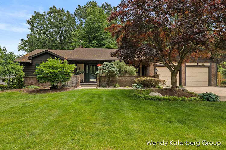 1758 Pinnacle Dr SW Wyoming, MI 49519 | MLS 23019296 Photo 1