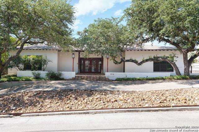 914 Eventide Dr Terrell Hills, TX 78209