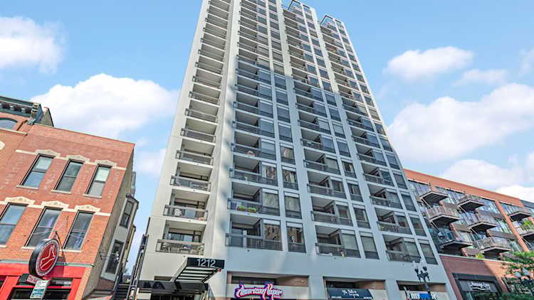 1212 N Wells St #703 Chicago, IL 60610 | MLS 11802337 Photo 1