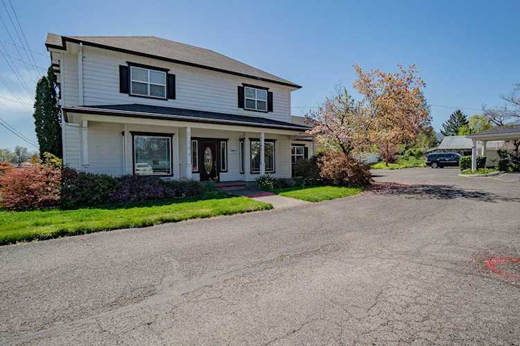 142 Main South St Phoenix, OR 97535