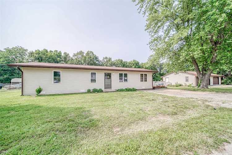 913 F St St James, MO 65559