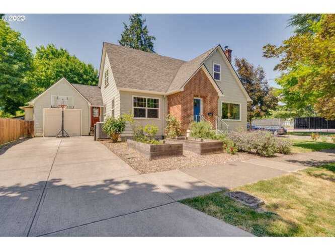 1035 NE Davis ST Mcminnville, OR 97128 | MLS 23318090 Photo 1