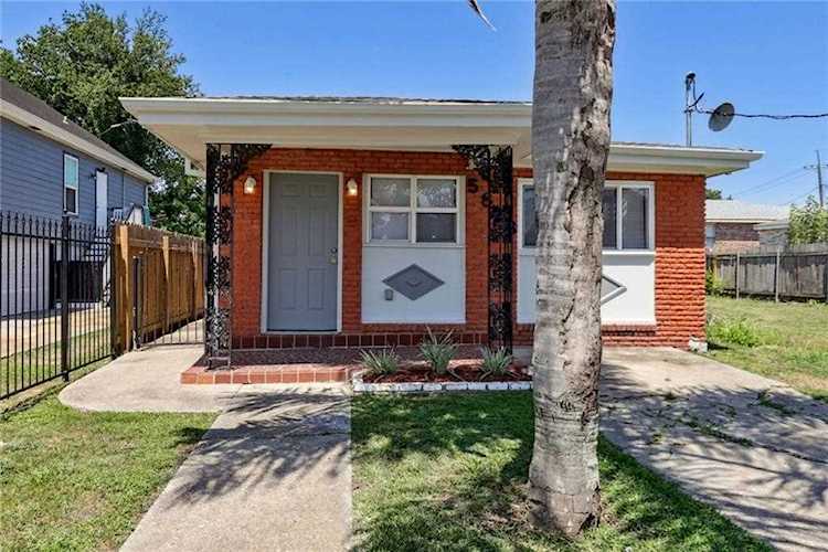 5828 Baccich St New Orleans, LA 70122