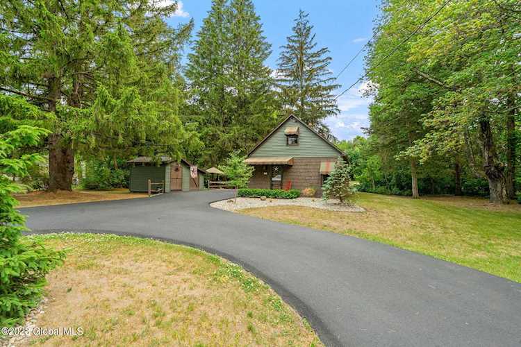 7373 Church Rd Guilderland, NY 12306