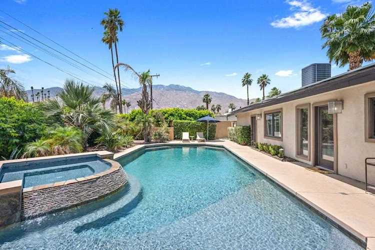2033 E Calle Lileta Palm Springs, CA 92262