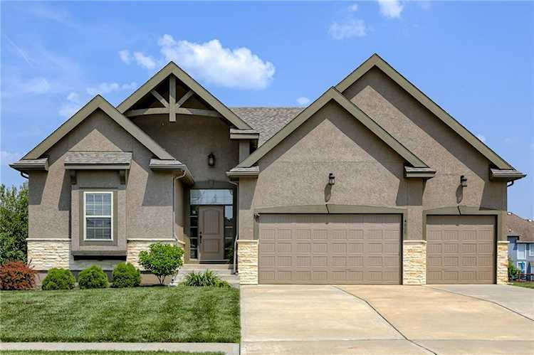 4609 SW Raintree Dr Lee's Summit, MO 64082 | MLS 2436339 Photo 1
