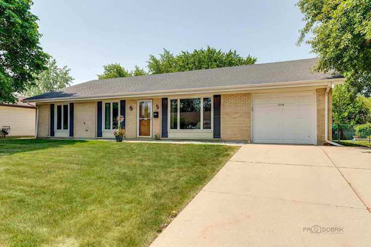 1319 E Kennedy Dr Streamwood, IL 60107 | MLS 11791832 Photo 1