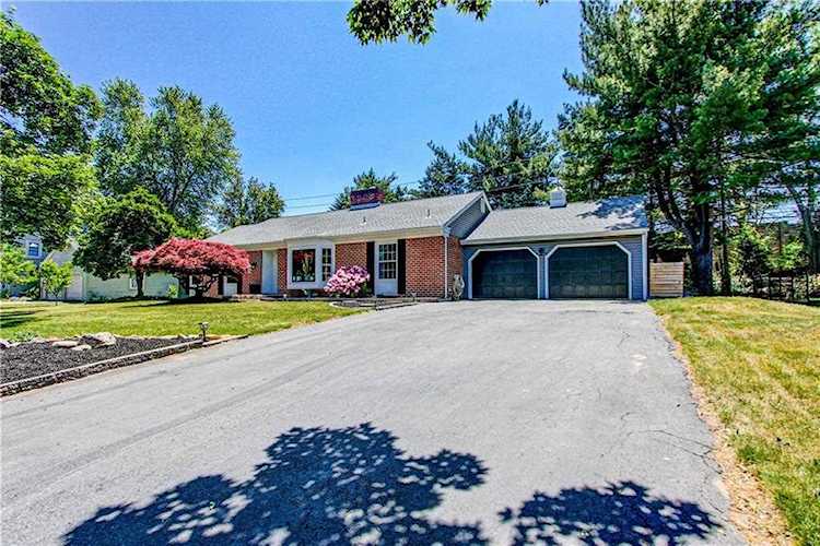 2843 Edgemont Dr home for sale in Allentown, PA - Homeway Real Estate Photo 1