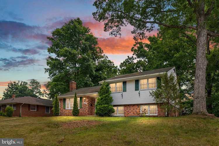 14711 Carlbern Dr home for sale in Centreville Photo 1