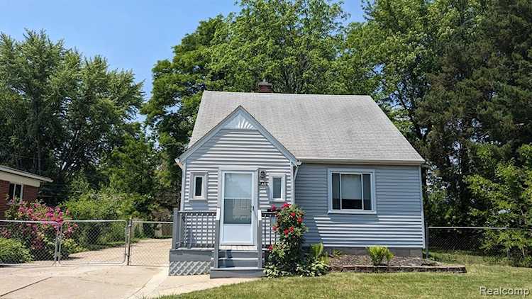 2071 Arcola St Garden City, MI 48135 | MLS 20230044903 Photo 1