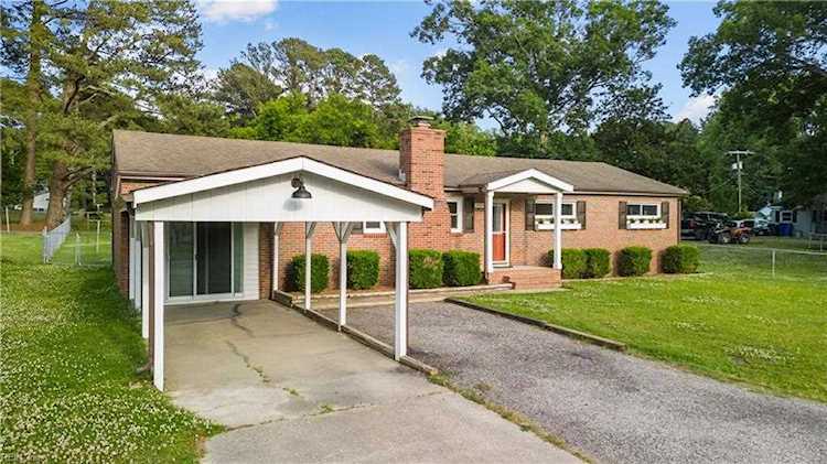 302 Oakwood Ave Suffolk, VA 23434