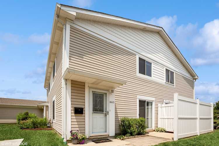 1663 Cornell Dr Hoffman Estates, IL 60169 | MLS 11804320 Photo 1