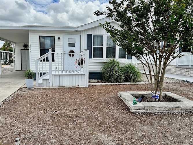 4852 Baker Ave Zephyrhills, FL 33541