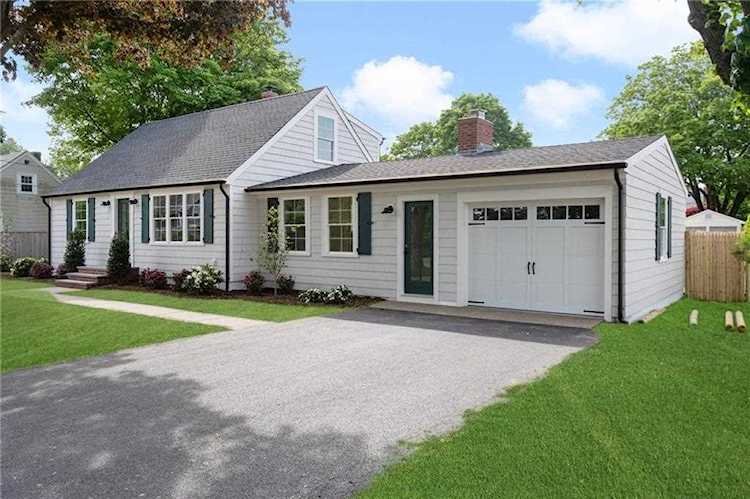 81 Third St in East Greenwich, RI - Century 21 New England Photo 1