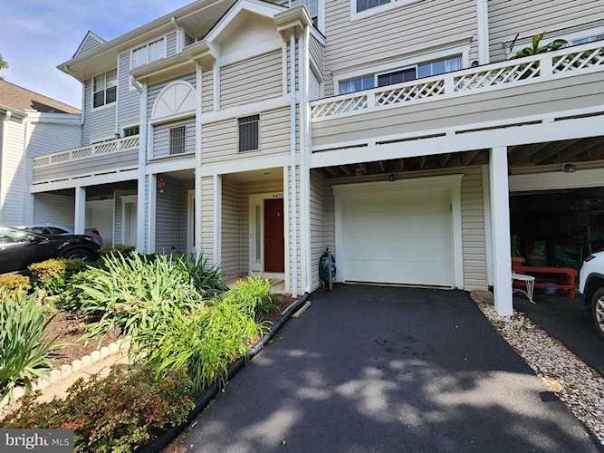 14433 Glencrest Circle #127 Centreville, VA 20120 | MLS VAFX2130874 Photo 1