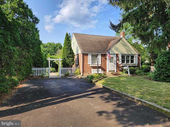 6 Newington Dr Hatboro, PA 19040 | MLS PAMC2074838 Photo 1