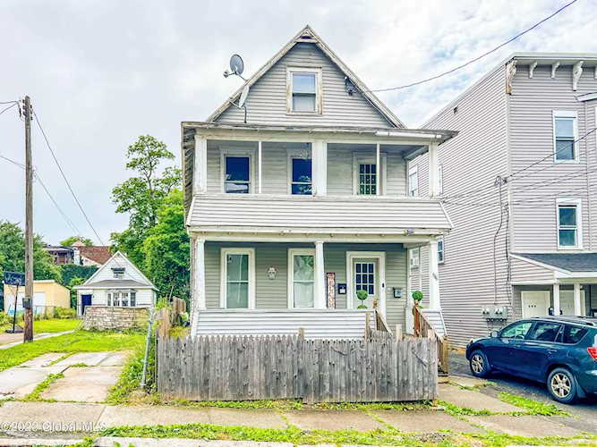 646 Lansing St Schenectady, NY 12303