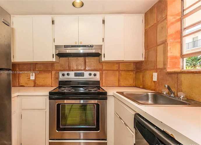 2924 Day Ave #N211 Miami, FL 33133
