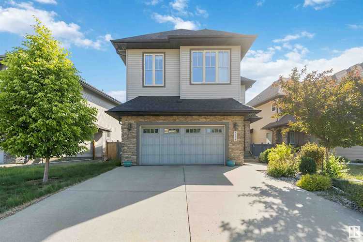 1076 Armitage Crescent Edmonton, AB T6W 0K3
