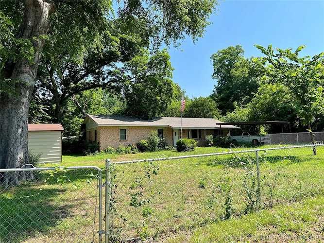 800 NW Redbud St Kingston, OK 73439