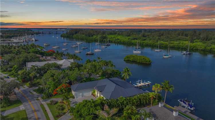 3937 E Indian River Dr Vero Beach, FL 32963