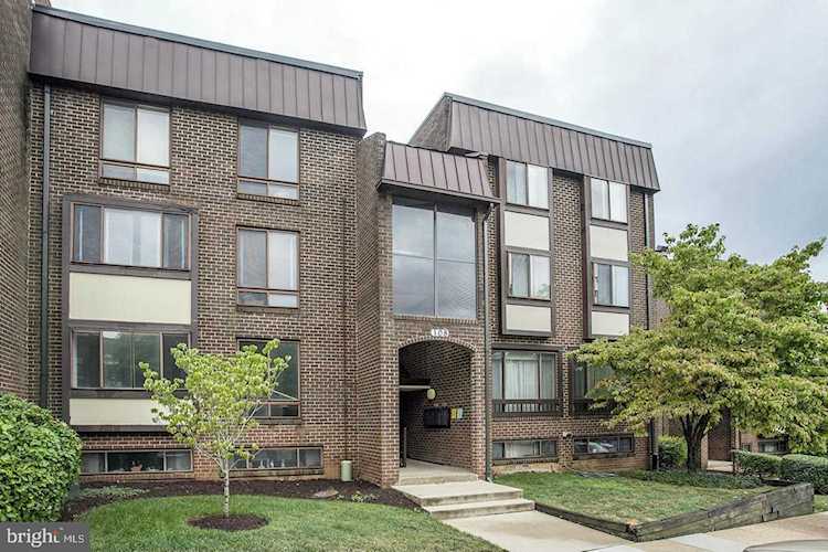 108 Roberts Ln #201 Alexandria, VA 22314 | MLS VAAX2024308 Photo 1