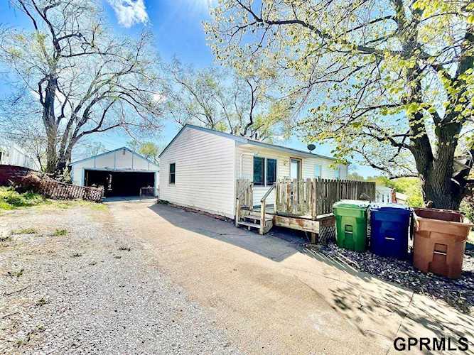 7639 S 42nd St Bellevue, NE 68147 | MLS 22308976 Photo 1