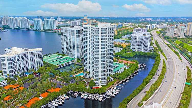 3500 Mystic Pointe Dr #1105 Aventura, FL 33180